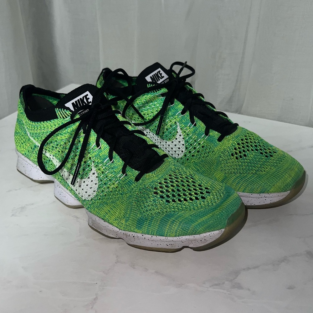 Green Nike flyknit zoom agility tennis shoe size 9.5w